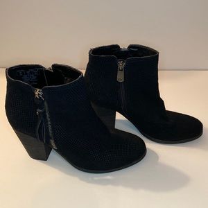 Guess Black Leather Ankle Bootie. Size 7 1/2 & 3.25” stacked heel.